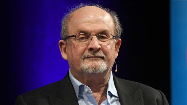 Der Autor Salman Rushdie ist seit einem Angriff bei einer Veranstaltung auf einem Auge blind.