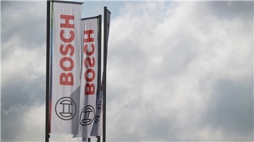 Der Autozulieferer Bosch muss sparen - und baut deshalb auch Stellen ab. (Archivbild)