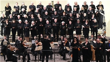 Der Bach-Chor Bremerhaven an der Bürgermeister-Smidt-Gedächtnis-Kirche wird seit 2014 geleitet von Landeskirchenmusikdirektor David Schollmeyer. Der Chor feiert dieses Jahr sein 60-jähriges Bestehen. Hier eine Aufnahme der großen Beethoven-Missa im November 2023.