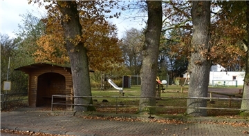 Der Badenstedter Dorfplatz mit Kita, Spielplatz und Bushaltestelle