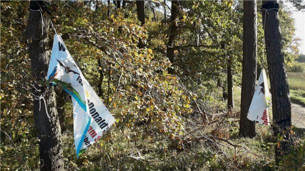 Banner zerstört: Streit um „McDonald‘s“-Ansiedlung in Hemmoor eskaliert Der Banner der Bürgerinitiative gegen "McDonald's" wurde zuerst beschädigt und schließlich ganz zerstört.
