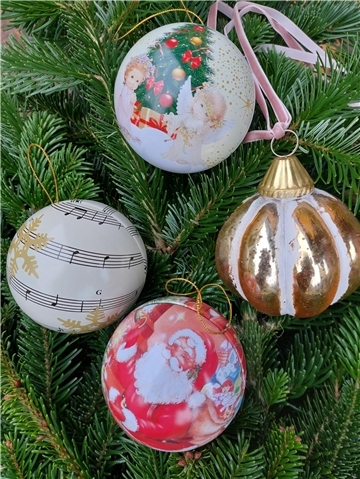 Weihnachtskugeln für den „Baum der Hoffnung“ gesucht Der „Baum der Hoffnung“ ist eine Tandem-Aktion für Kinder.