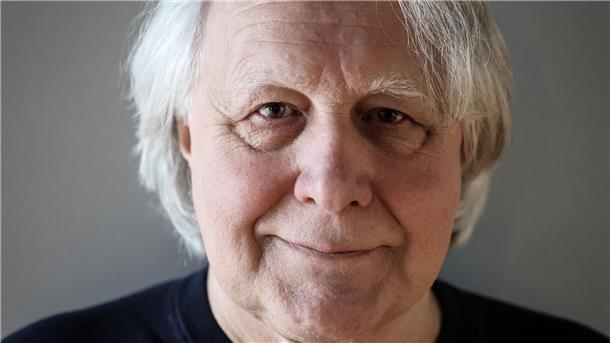 Der bekannte Radiomoderator Peter Urban (NDR 2) ist am Mittwoch, 24. Mai, um 19.30 Uhr zu Gast auf der Kulturbühne Bremervörde, Bremer Straße 11.