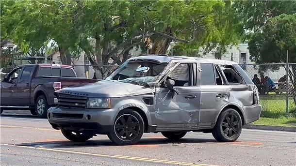 USA: Auto fährt in Menschenmenge - sieben Tote Der beschädigte Unfallwagen in Brownsville.