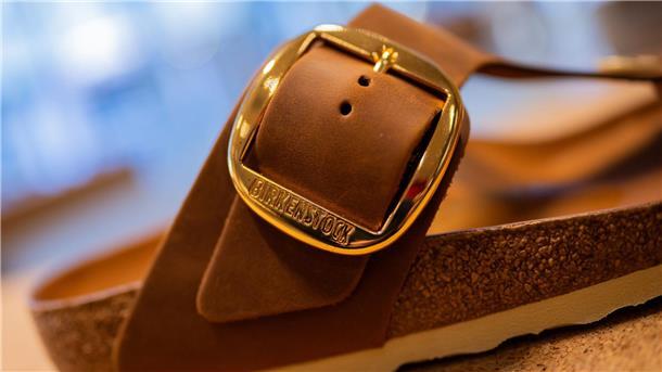 BGH: Kein Urheberrechtsschutz für Birkenstock-Sandalen Der BGH hat entschieden: künstlerische Leistung nicht feststellbar.