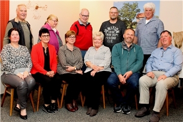 Der bis 11. Februar amtierende SoVD-Vorstand Zeven: Katrin Hilken, Dunja Zimmermann, Andrea Murken, Marlis Willenbrock, Rolf Brunkhorst, Bernhard Ballmer (vorne von links), Gerhard Martens, Eva-Maria Greve, Hans-Dieter Köster, Ralf Engellenner und Heiner Burfeind (von links).