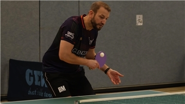 AT Rodenkirchen II schlägt TTV Brake - Angespannte Atmosphäre in der Halle Mathias Büsing spielt Tischtennis für den Blexer TB