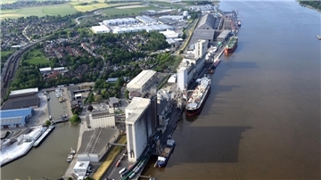 Luftaufnahme vom Braker Hafen