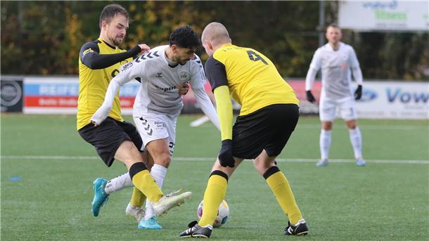 Spitzenreiter Brake erzielt gegen Ohmstede das 90. Tor im 18. Bezirksligaspiel SV Brake gegen 1. FC Ohmstede in der Fußball-Bezirksliga