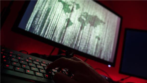 Justiz bei Cyberangriffen oft machtlos - Selbsthilfe gefragt Der Branchenverband Bitkom empfiehlt Unternehmen, nicht weniger als 20 Prozent der gesamten IT-Ausgaben für die IT-Sicherheit bereitzustellen.