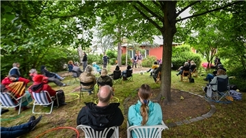 Der Bremer Shakespeare-Company hat es im vergangenen Jahr in dem verwunschenen Kleingarten so gut gefallen, dass sie in diesem Jahr während des Kultursommers wieder ein Stück ihres Hausdichters vorstellen wird: das „Wintermärchen“.