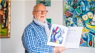 Der Bremerhavener Rolf-Werner Plate hat zwei Leidenschaften: das Kochen und das Malen. In seinem Kunst-Kochbuch hat er sie zusammengebracht.