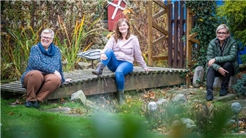 Der Bremerhavener Verein Hiob organisiert sich neu (von links): Ehrenvorsitzende und Mitgründerin Marina Kargoscha, Meike Schlarmann und Gaby Treschok sind mit ihrem ehrenamtlichen Engagement für bedürftige Kinder in Osteuropa so eine Art Brückenbauer.