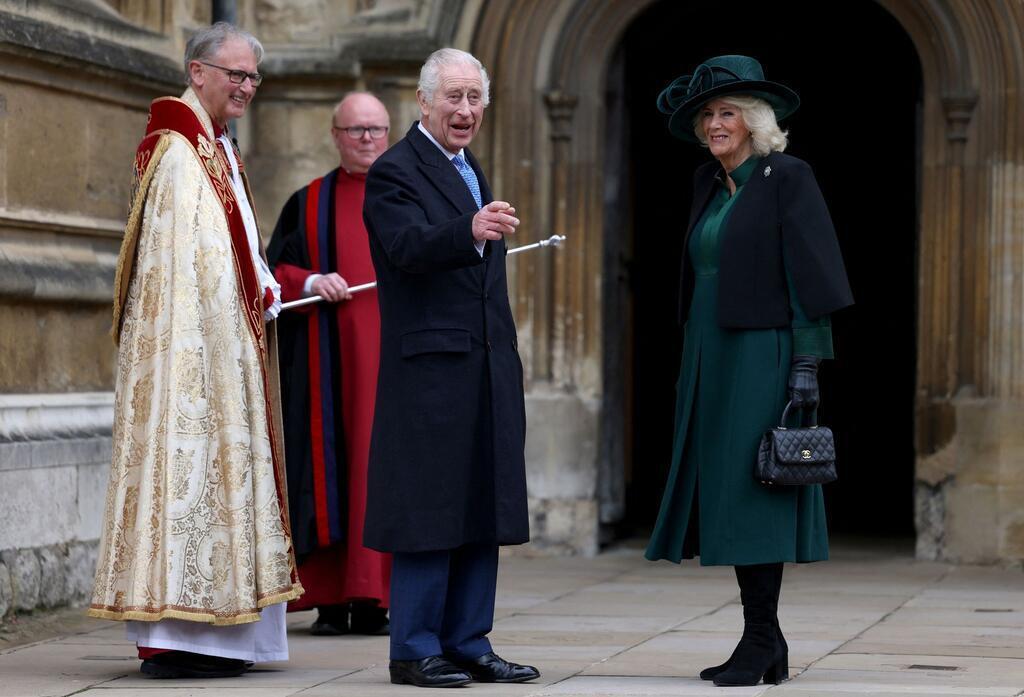 Charles zeigt sich zu Ostern Der britische König Charles III. nahm mit seiner Frau Camilla am Ostergottesdienst in der St.-George’s-Kapelle auf Schloss Windsor teil.