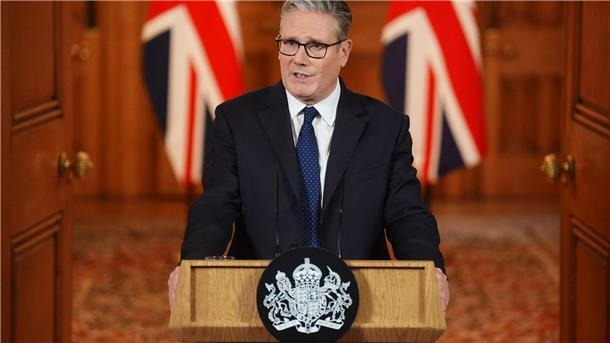 Der britische Premier Keir Starmer hat sich nach dem tödlichen Angriff auf eine Synagoge in Manchester besorgt gezeigt über wachsenden Antisemitismus in seinem Land. 
