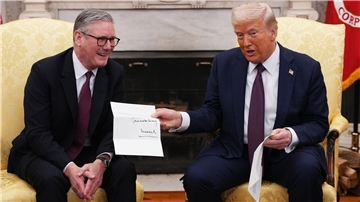Der britische Premier Starmer überreichte US-Präsident Trump die Einladung zum Staatsbesuch bei einem Besuch im Weißen Haus. (Archivfoto)