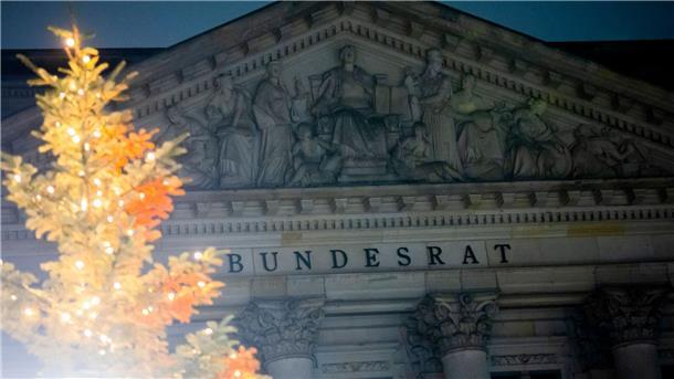 Bundesrat schickt zwei Gesetze in den Vermittlungsausschuss Der Bundesrat gedenkt heute der Opfer des nationalsozialistischen Völkermordes an den Sinti, Roma und Jenischen.