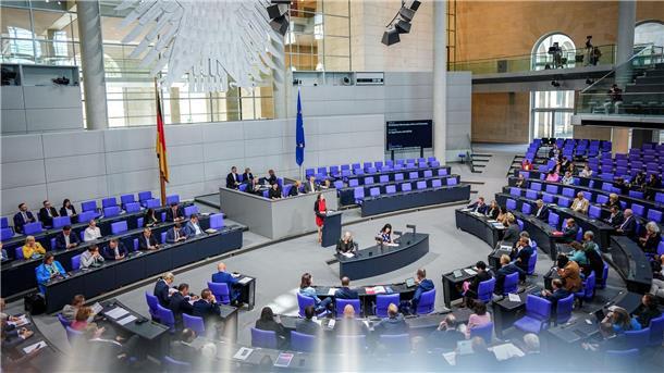 Nach Urteil keine Änderungen am Wahlrecht - Kritik von Union Der Bundestag soll durch die Wahlrechtsreform auf 630 Abgeordnete begrenzt werden.