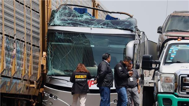 Der Busfahrer soll versucht haben, es noch vor dem Zug auf die andere Seite zu schaffen.