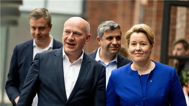 CDU und SPD in Berlin mit ersten Einigungen Der CDU-Landesvorsitzende Kai Wegner und die noch amtierende Regierende Bürgermeisterin Franziska Giffey (SPD) nach dem ersten Verhandlungstermin.