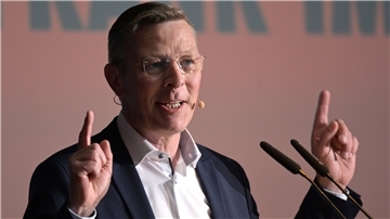 Der CDU-Spitzenkandidat Frank Imhoff legt sich mit der Seestadt-CDU an: Er will, dass Bremerhaven ein Sitz in der Bürgerschaft gestrichen wird. 