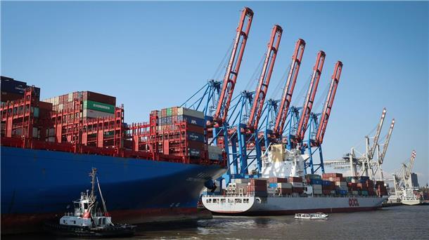 Cosco darf beim Hamburger Container-Terminal einsteigen Der chinesische Staatskonzern Cosco kann nach monatelangem Streit nun doch 24,9 Prozent an einem Hamburger Container-Terminal übernehmen.