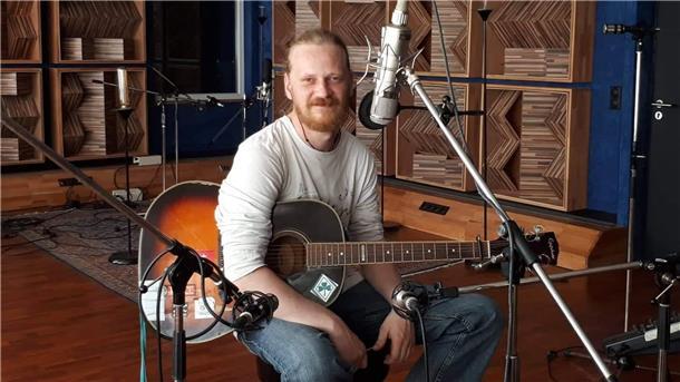 Der christliche Musiker Martin Weiß spielt ein Konzert in Zeven.