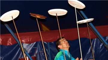 Der „Circus May“ dankte mit 18 Aufführungen am Finteler Eurostrand. 