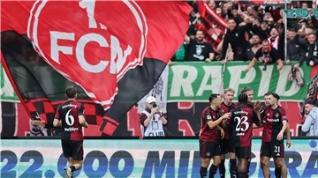 Der „Club“ jubelt gegen Braunschweig, hier nach dem Tor zum 2:0.