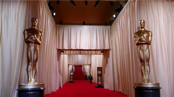 Warmlaufen für die Oscar-Nacht - Roter Teppich liegt bereit Der Countdown läuft.
