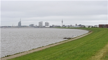 Der Deich am Naturschutzgebiet Luneplate. Auf dem 25 Hektar großen Gelände wa das Offshore-Terminal (OTB) geplant.