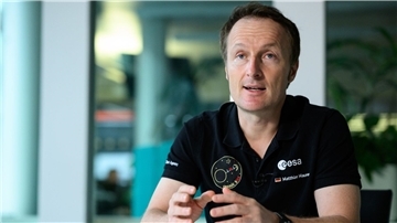 Der deutsche Astronaut Matthias Maurer will selbst gerne einmal auf den Mond fliegen.