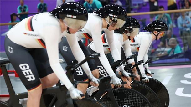 Der deutsche Frauen-Vierer fuhr bei Olympia in der Qualifikation auf Platz fünf.