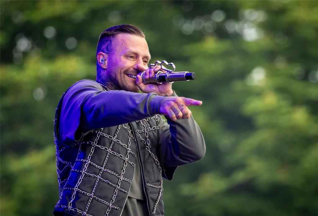 Der deutsche Rapper Kontra K (Maximilian Diehn) hat Taylor Swift von Platz eins in den Album-Charts vertreiben können. (Archivbild)