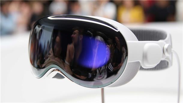 Metaverse: Deutsche Wirtschaft steht noch auf der Bremse Der Digitalverband Bitkom erwartet, dass die Computerbrille Apple Vision Pro die Nutzung des Metaverse in Unternehmen vorantreibt (Archivbild).