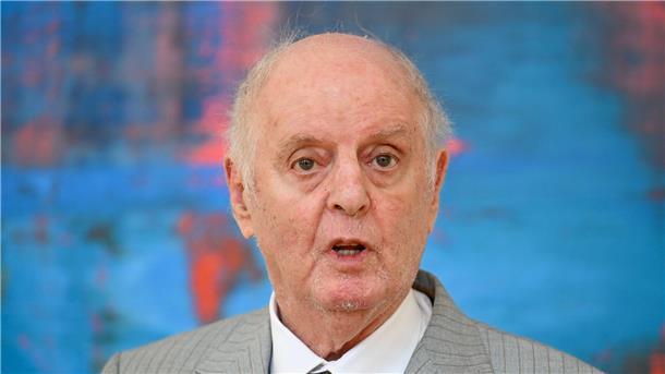 Barenboim: 30 Jahre mit einem Orchester sind eine Epoche Der Dirigent Daniel Barenboim wird Ehrenbürger Berlins.
