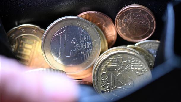 Wie viel bleibt 2023 im Geldbeutel übrig? Der dramatische Anstieg der Lebensmittelpreise zwingt viele Deutsche zu sparen.