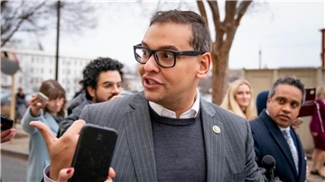 Der Druck auf den US-Abgeordneten George Santos nimmt immer mehr zu.