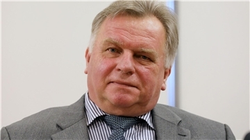 Der ehemalige Bundesverkehrsminister Günther Krause muss sich vor Gericht verantworten.