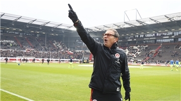 Der ehemalige Fußball-Profi Ewald Lienen engagiert sich nicht nur im Fußball, sondern auch politisch. 