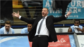 Der ehemalige Headcoach und Geschäftsführer der Eisbären Bremerhaven, Arne Woltmann, hat als Assistenztrainer beim Basketball-Erstligisten Rasta Vechta angeheuert.