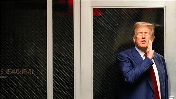 Trump bekommt mehr Zeit für Millionenstrafe Der ehemaliger US-Präsident Donald Trump muss seine Strafe vorerst nicht zahlen.