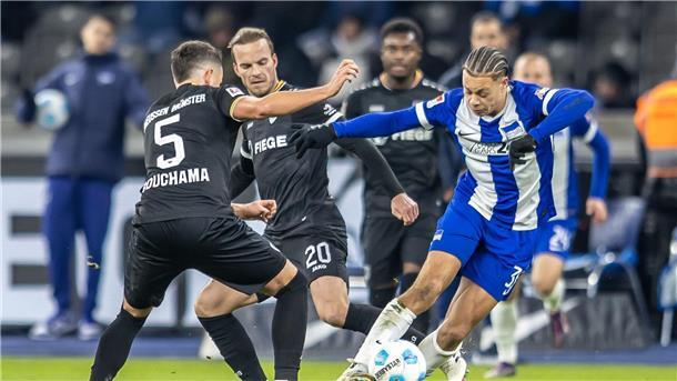 Hertha-Pleite bei Heim-Abschluss gegen Aufsteiger Münster Der eine Treffer von Herthas Torschütze Derry Scherhant (l) reichte nicht mal für einen Punkt.
