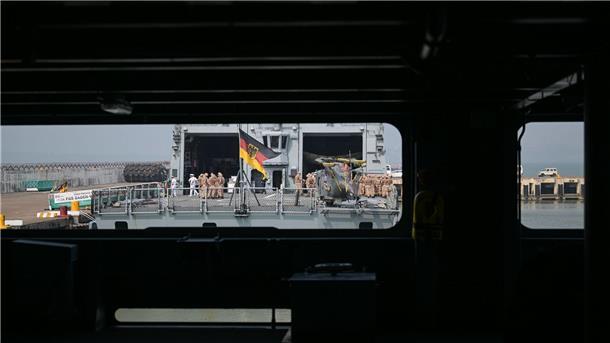 Internationale Konflikte und Trump beschäftigen Schifffahrt Der Einsatzgruppenversorger „Frankfurt am Main“ durchquerte trotz chinesischer Warnung die Straße von Taiwan. (Archivbild)