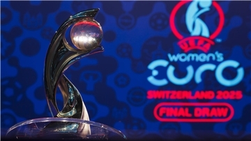 Der EM-Pokal der Frauen.