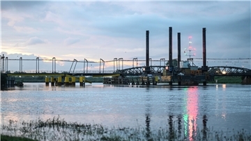 Beschädigte Eisenbahnbrücke über die Hunte bei Elsfleth