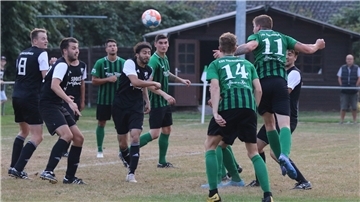 ESV Nordenham und SV Phiesewarden im Fußball-Kreispokal.