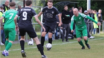 ESV Nordenham (grüne Trikots) gegen SG Abbehausen II/Phiesewarden
