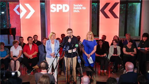 Ecke nach Angriff: „Lasse mich nicht zum Schweigen bringen“ Der Europaabgeordnete Matthias Ecke (M) äußerte sich bei einer Wahlkampfveranstaltung in Leipzig zu dem Agriff auf ihn.
