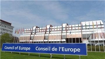 Der Europarat hat seinen Hauptsitz in Straßburg. Zu den 46 Mitgliedern gehören alle Länder der EU, aber auch Großbritannien oder die Türkei.